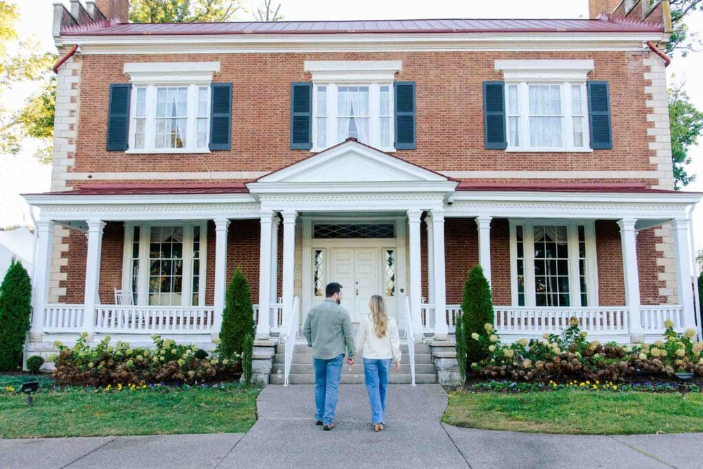 Ravenwood Mansion in Brentwood, TN engagement photos