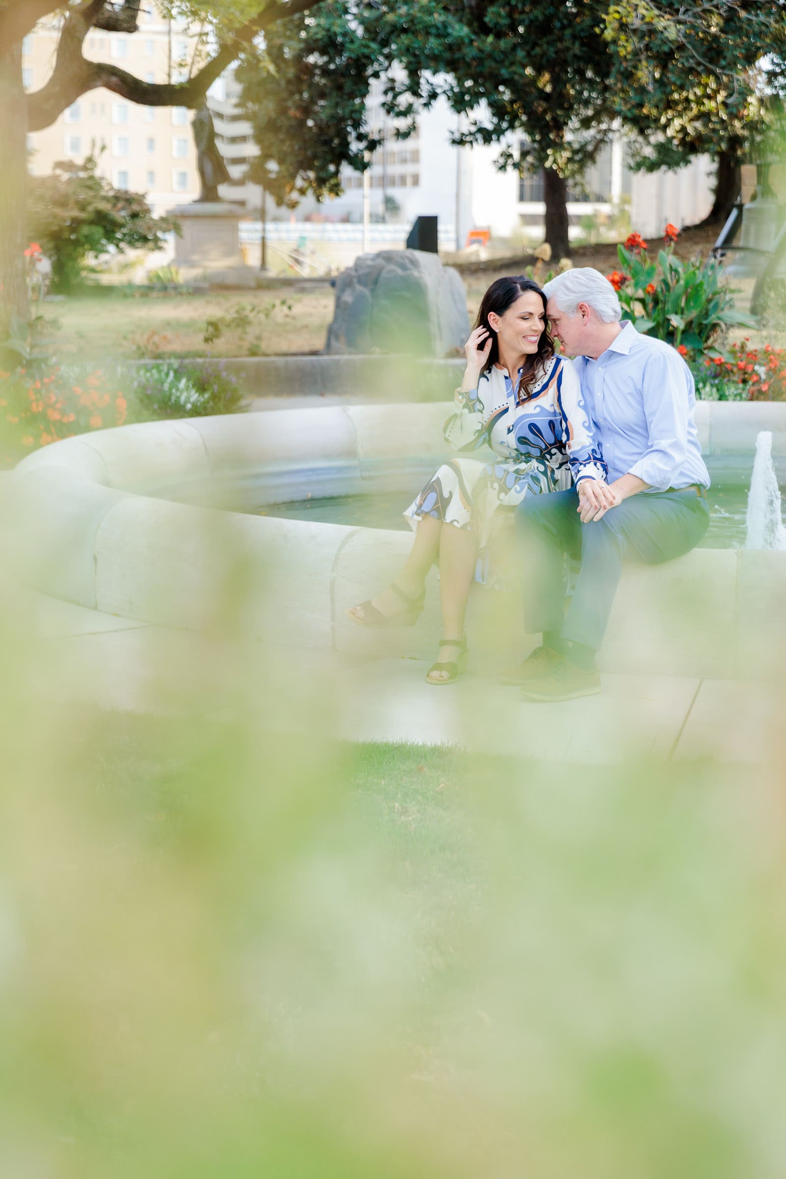 Sarah and Michael sharing a kiss beside the fountain in Nashville