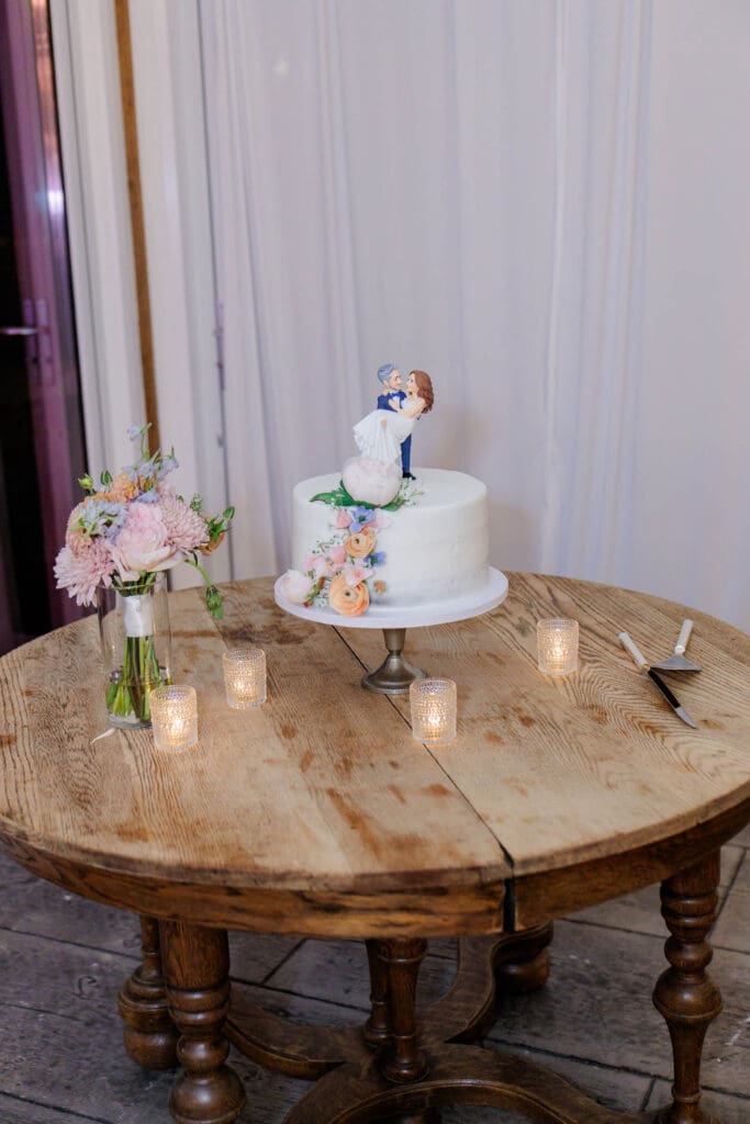 Wedding cake photo at Iriswoods in Mt. Juliet, Tennessee