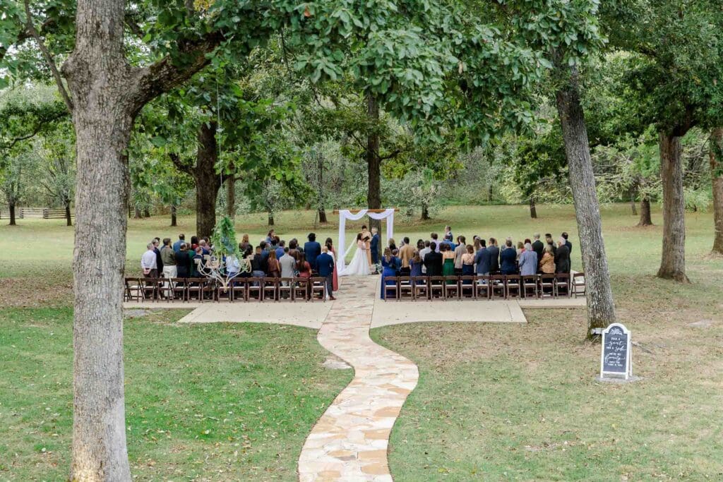Wedding ceremony at Iriswoods wedding and evets inn Mt. Juliet, TN